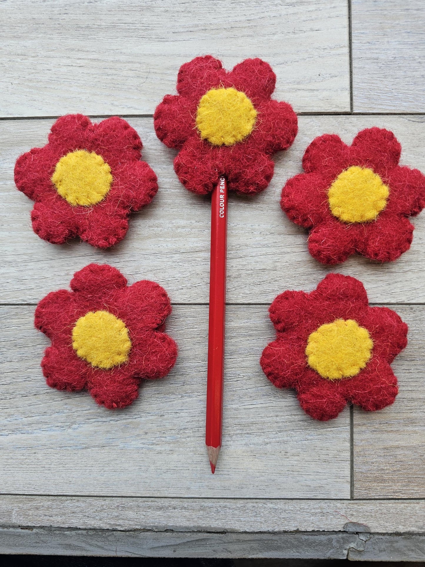 Handmade Wool Felt Daisy Flower Pencil Toppers Set, Party Favors, Classroom Rewards