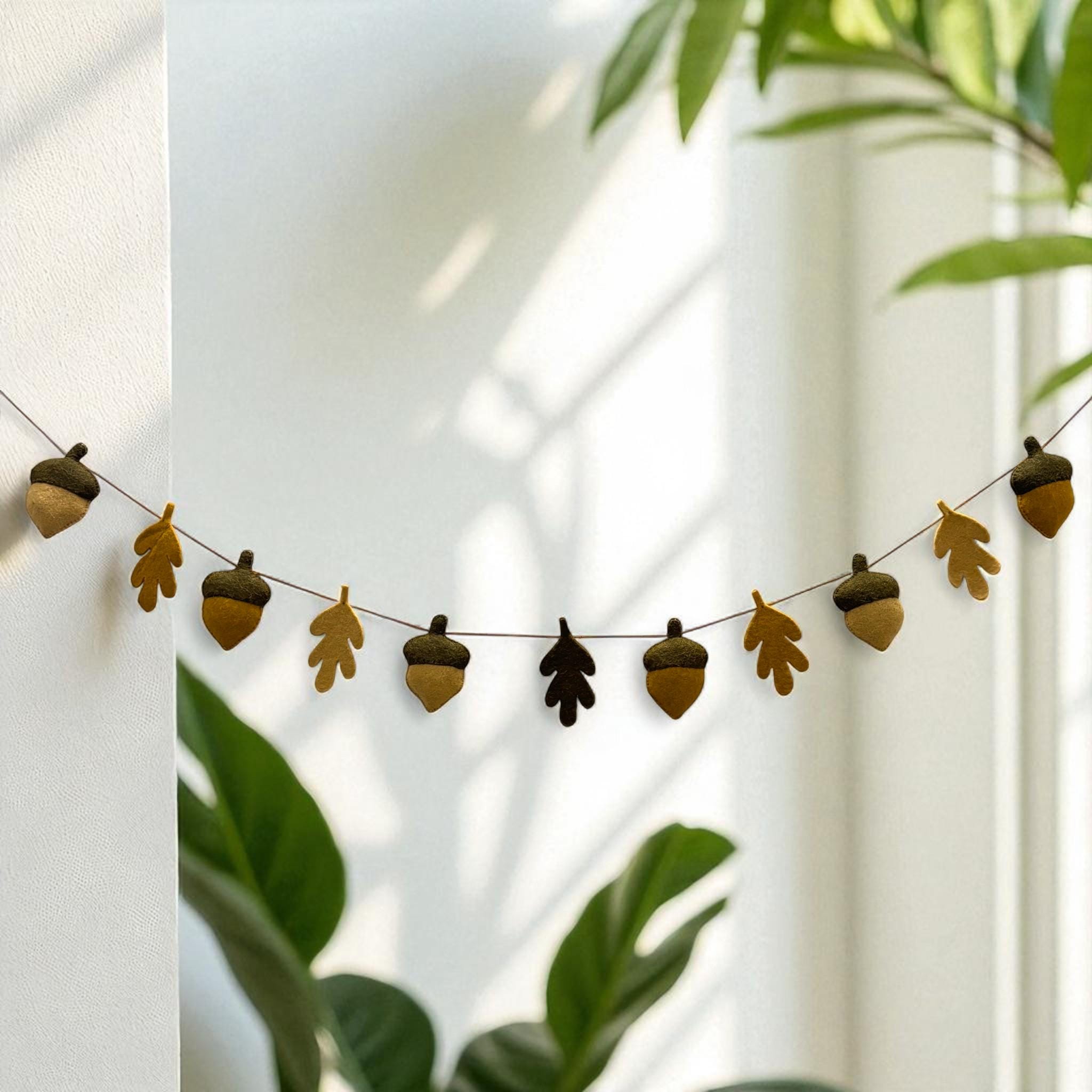 Autumn Fall Leaf and Acorn Garland, Wool Felt Autumn Leaves and Acorns Fall Decor Garland and Bunting, Thanksgiving  and Gifts for Halloween
