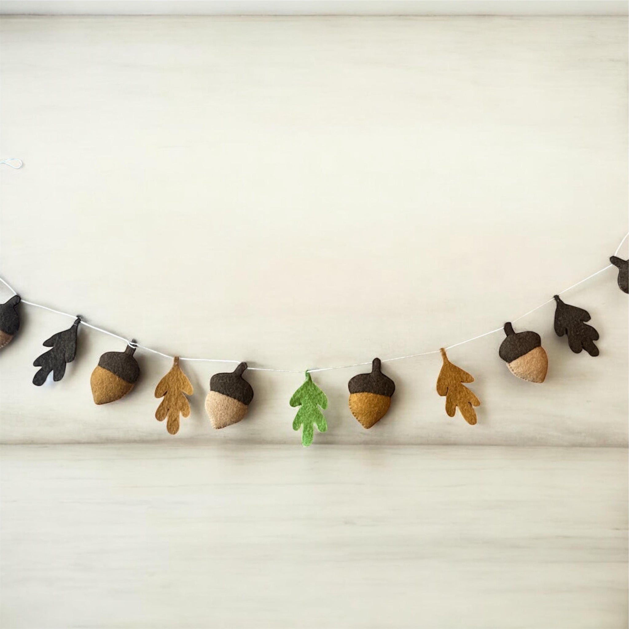 Wool Felt Fall Garland, Autumn Season Garland, Wool Felt Autumn Leaves and Acorns Fall Decor Garland and Bunting, Thanksgiving for Halloween