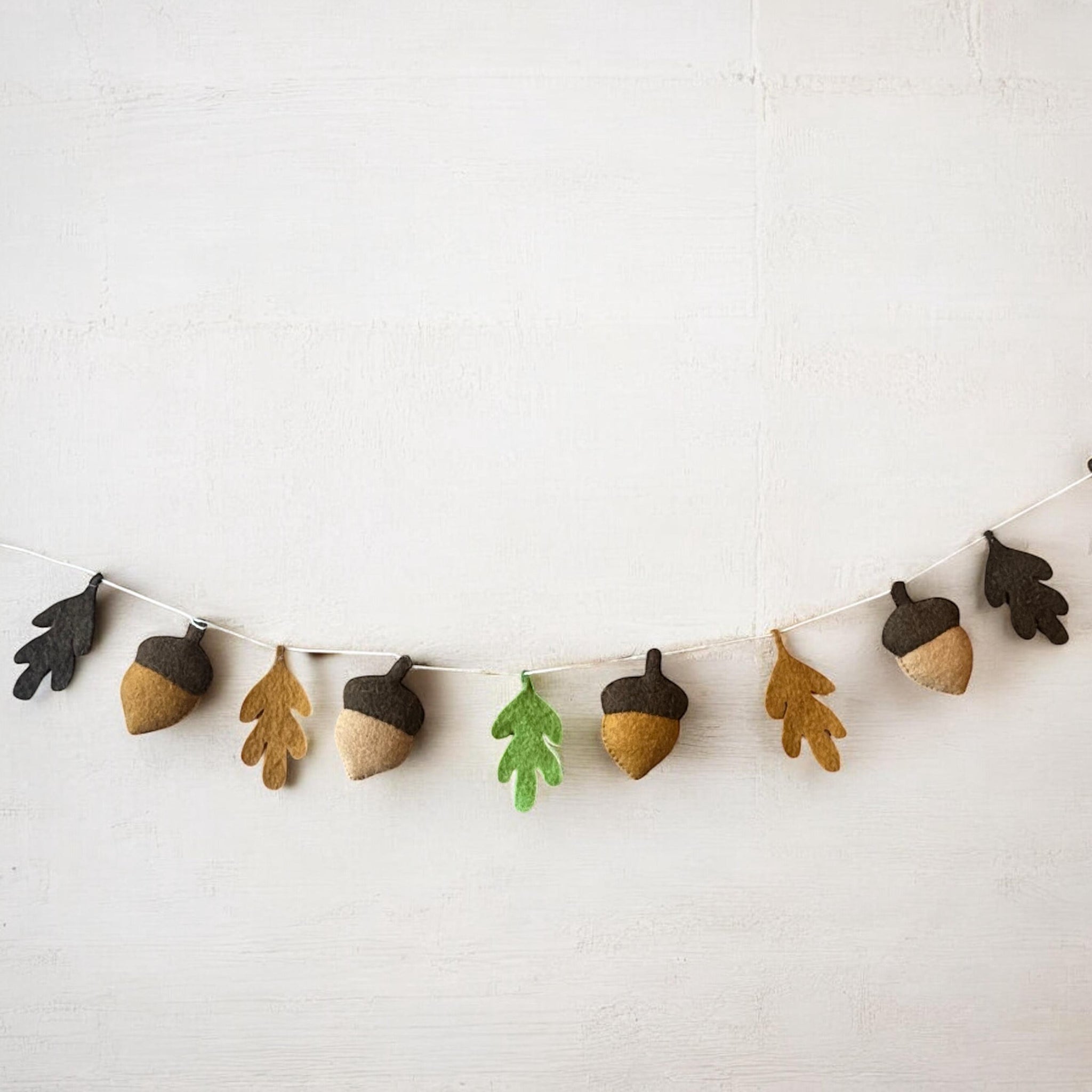 Wool Felt Fall Garland, Autumn Season Garland, Wool Felt Autumn Leaves and Acorns Fall Decor Garland and Bunting, Thanksgiving for Halloween