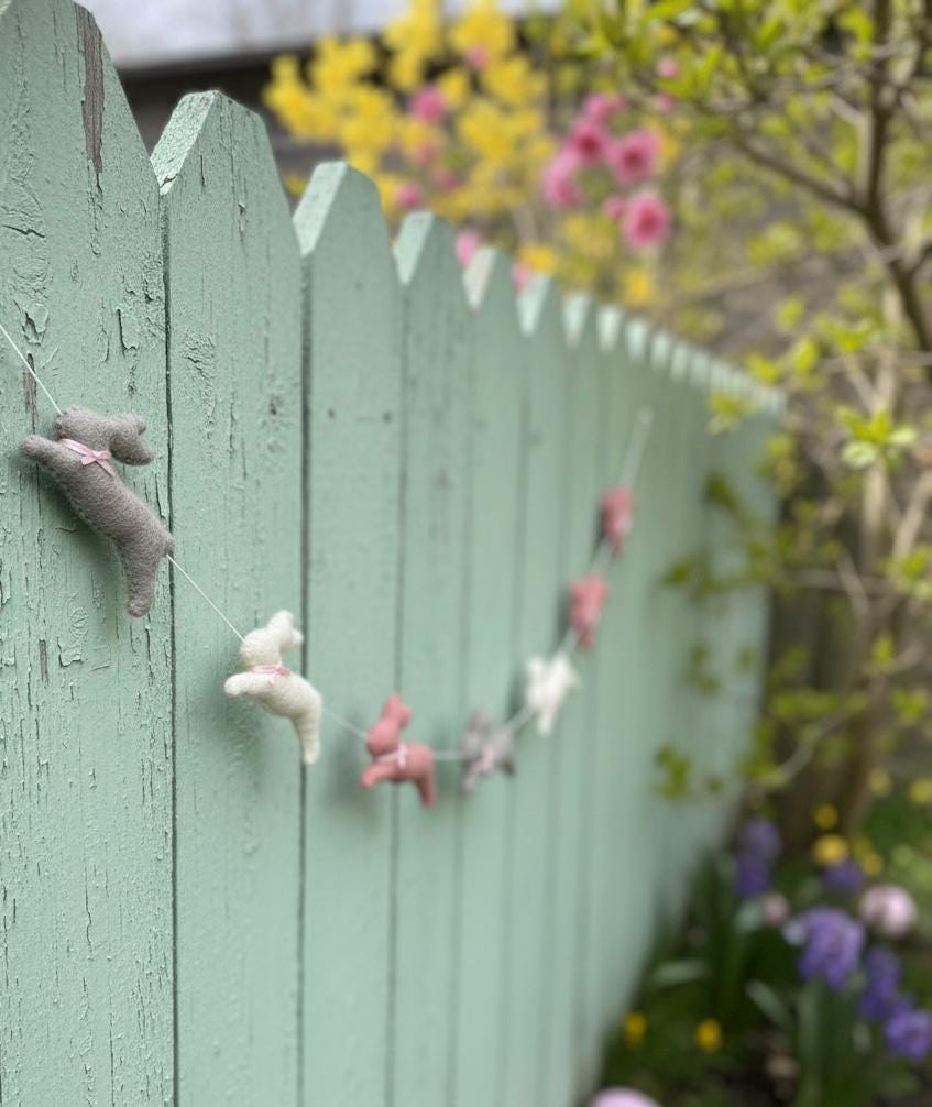 Wool Felt Bunny Garland – Handmade Easter Rabbit Decor – Spring Nursery Banner – Easter Home Decoration – Soft Felt Bunny Gift
