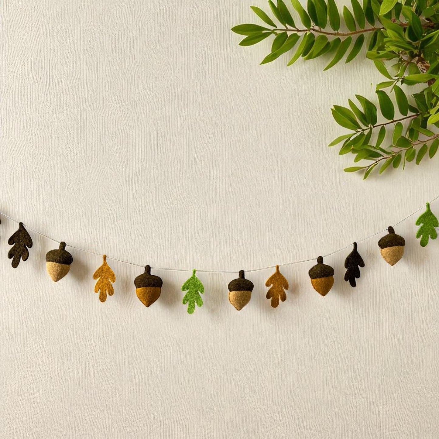 Wool Felt Fall Garland, Autumn Season Garland, Wool Felt Autumn Leaves and Acorns Fall Decor Garland and Bunting, Thanksgiving for Halloween