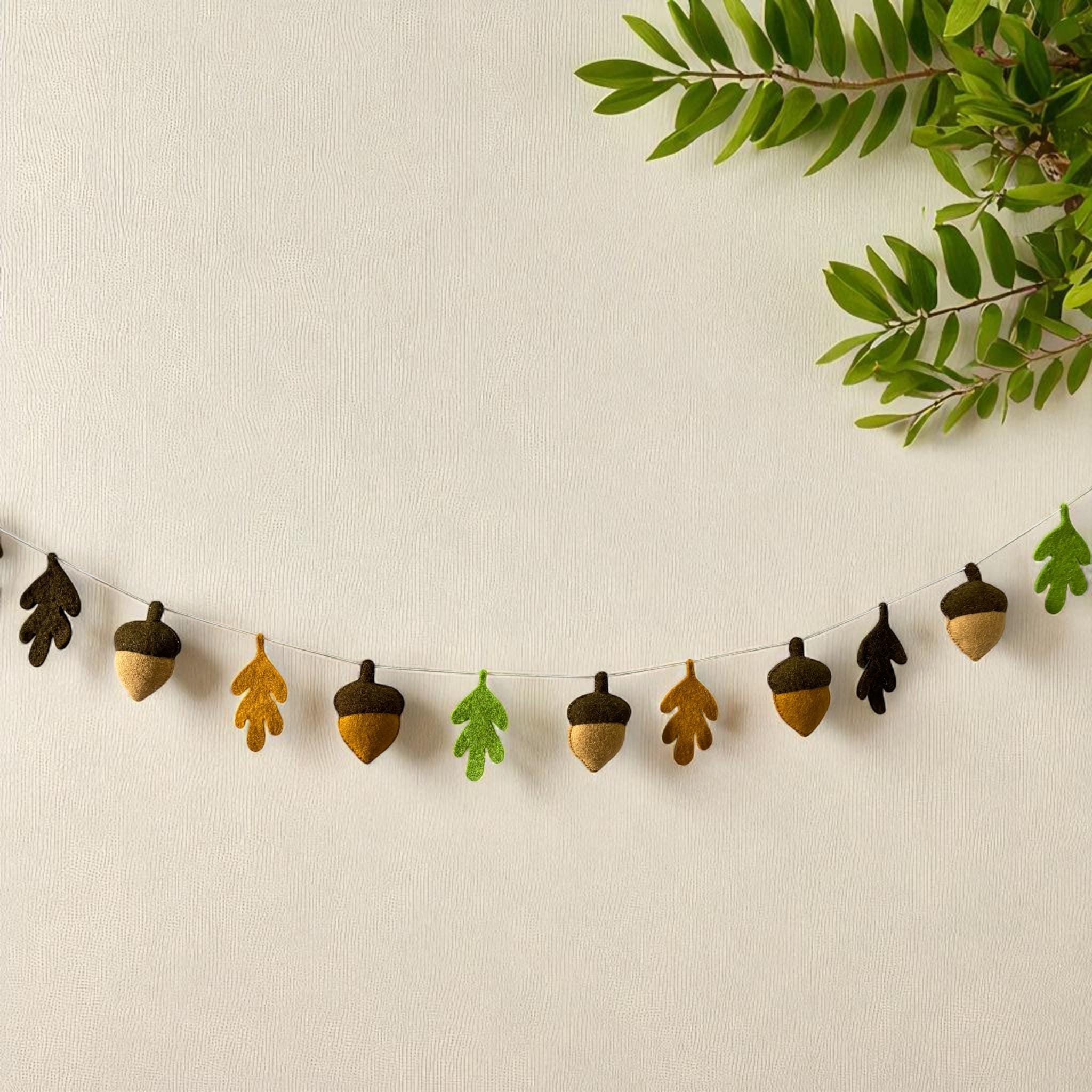 Wool Felt Fall Garland, Autumn Season Garland, Wool Felt Autumn Leaves and Acorns Fall Decor Garland and Bunting, Thanksgiving for Halloween