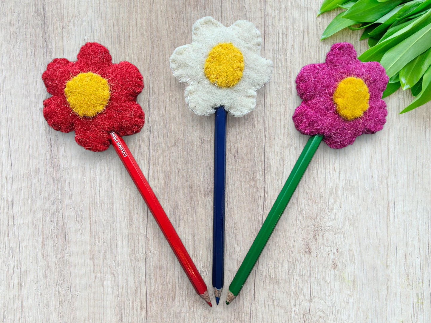 Handmade Wool Felt Daisy Flower Pencil Toppers Set, Party Favors, Classroom Rewards
