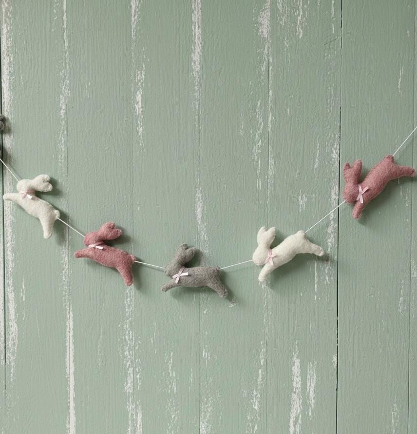 Wool Felt Bunny Garland – Handmade Easter Rabbit Decor – Spring Nursery Banner – Easter Home Decoration – Soft Felt Bunny Gift